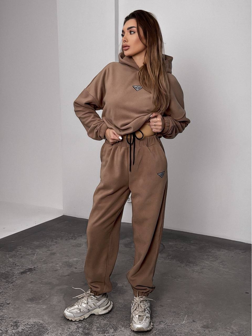 Жіночий костюм флісовий з капюшоном кавового кольору 35903