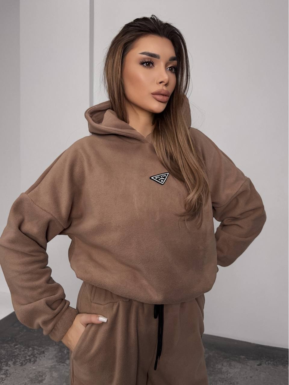 Жіночий костюм флісовий з капюшоном кавового кольору 35903