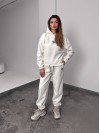 Жіночий костюм флісовий з капюшоном молочного кольору 35901