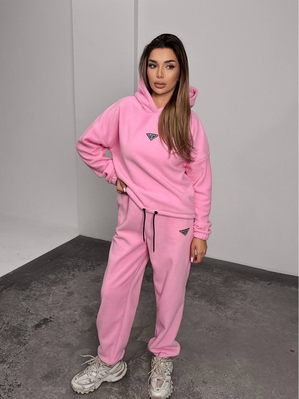 Жіночий костюм флісовий з капюшоном рожевого кольору 35904