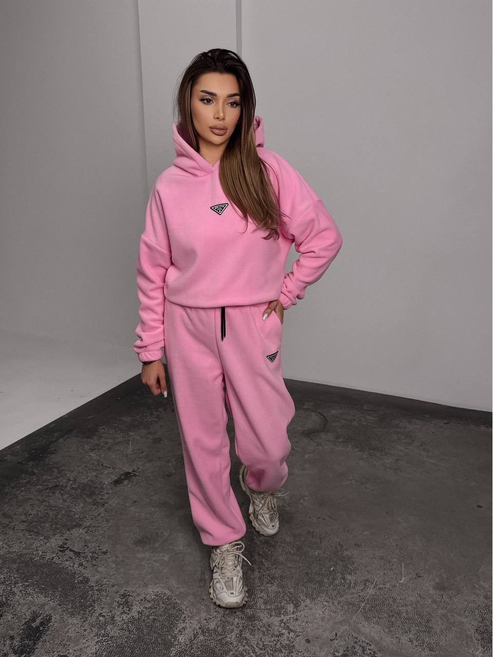 Жіночий костюм флісовий з капюшоном рожевого кольору 35904