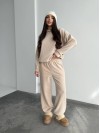 Жіночий костюм iз плюшевого флісу бежевого кольору 35717