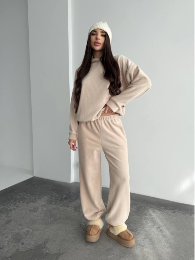 Жіночий костюм iз плюшевого флісу бежевого кольору 35717