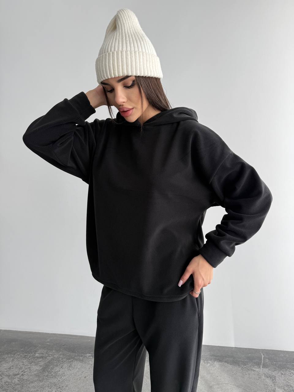 Жіночий костюм iз плюшевого флісу чорного кольору 35719