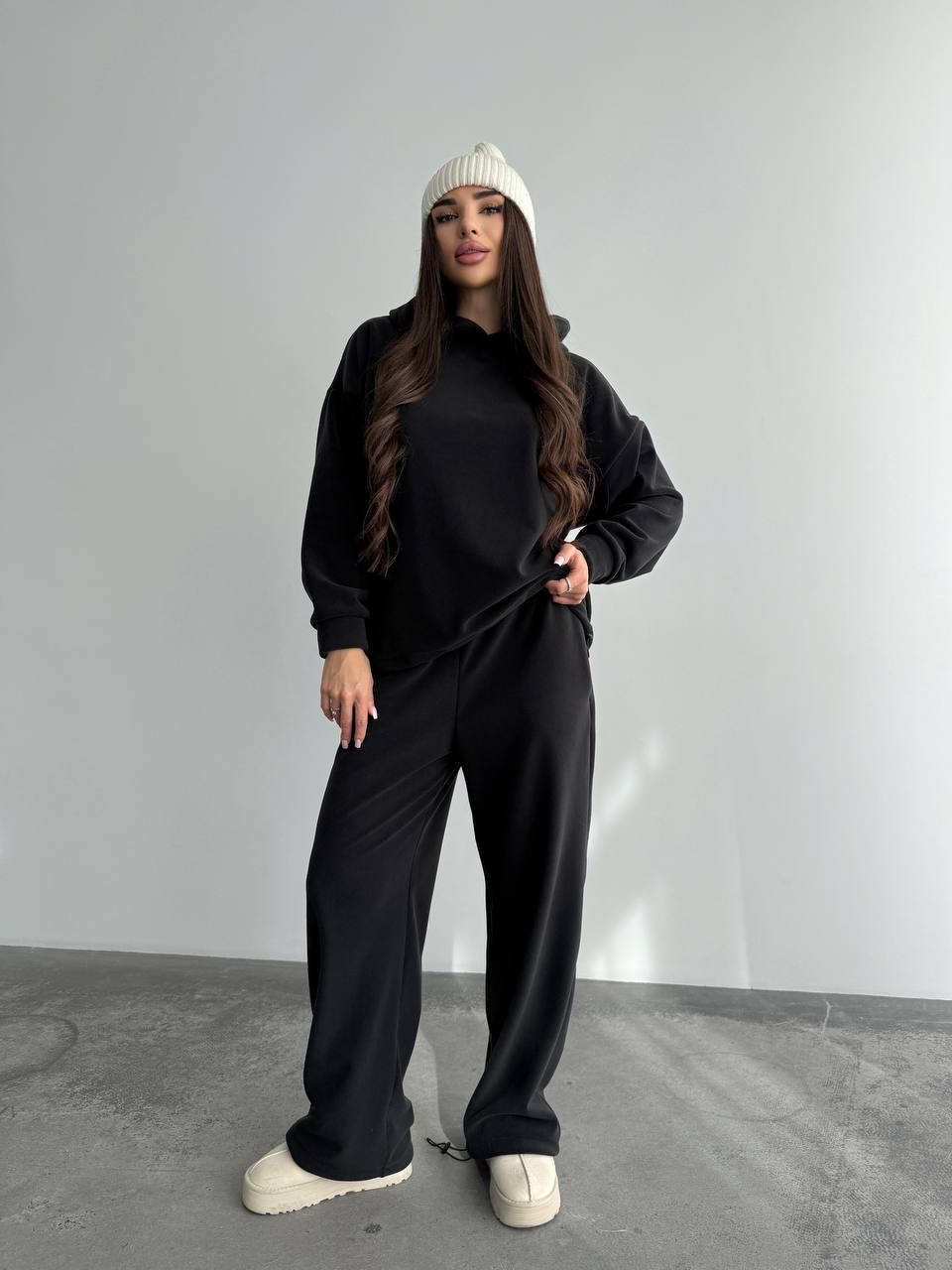 Жіночий костюм iз плюшевого флісу чорного кольору 35719