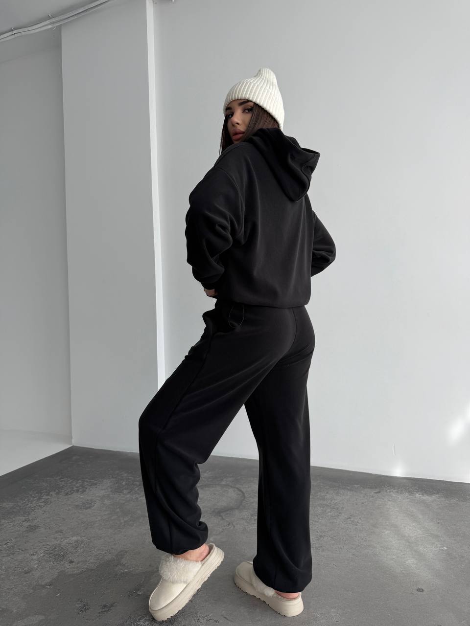 Жіночий костюм iз плюшевого флісу чорного кольору 35719