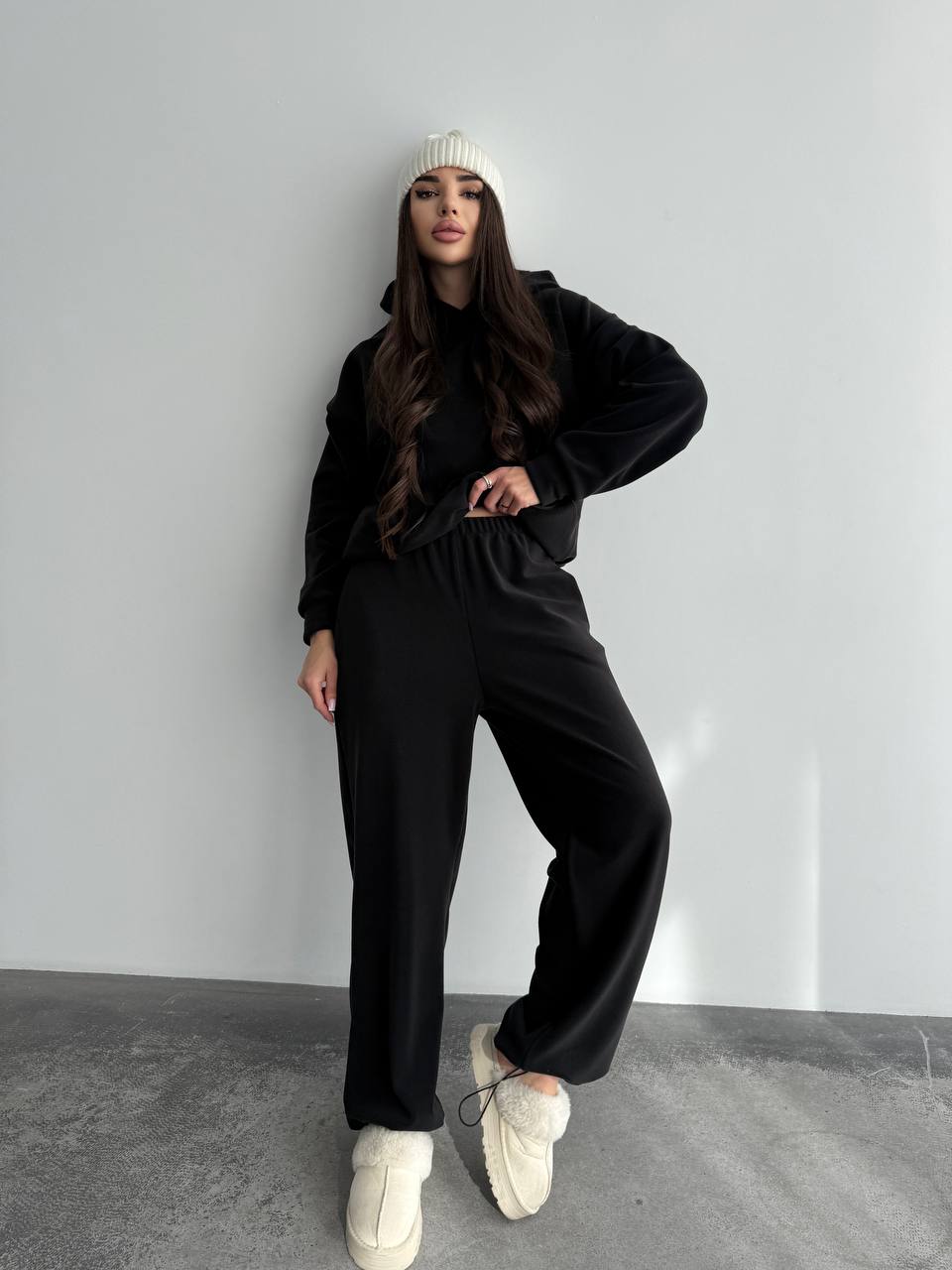 Жіночий костюм iз плюшевого флісу чорного кольору 35719