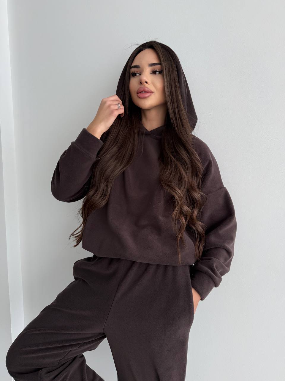 Жіночий костюм iз плюшевого флісу коричневого кольору 35716