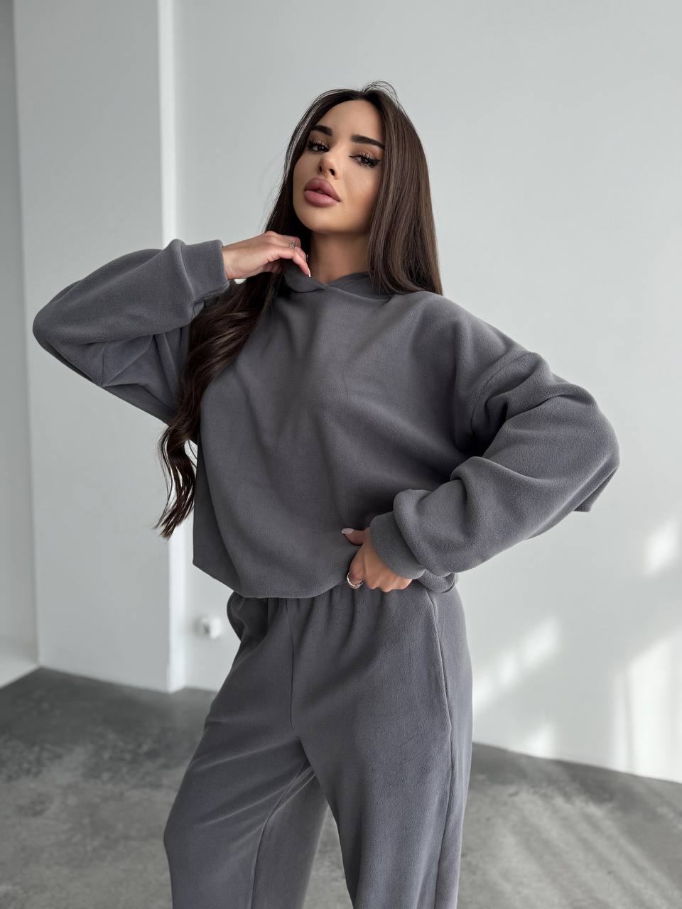 Жіночий костюм iз плюшевого флісу сiрого кольору 35720