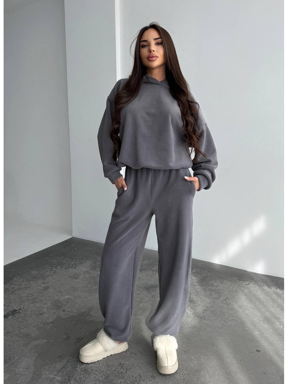 Жіночий костюм iз плюшевого флісу сiрого кольору 35720