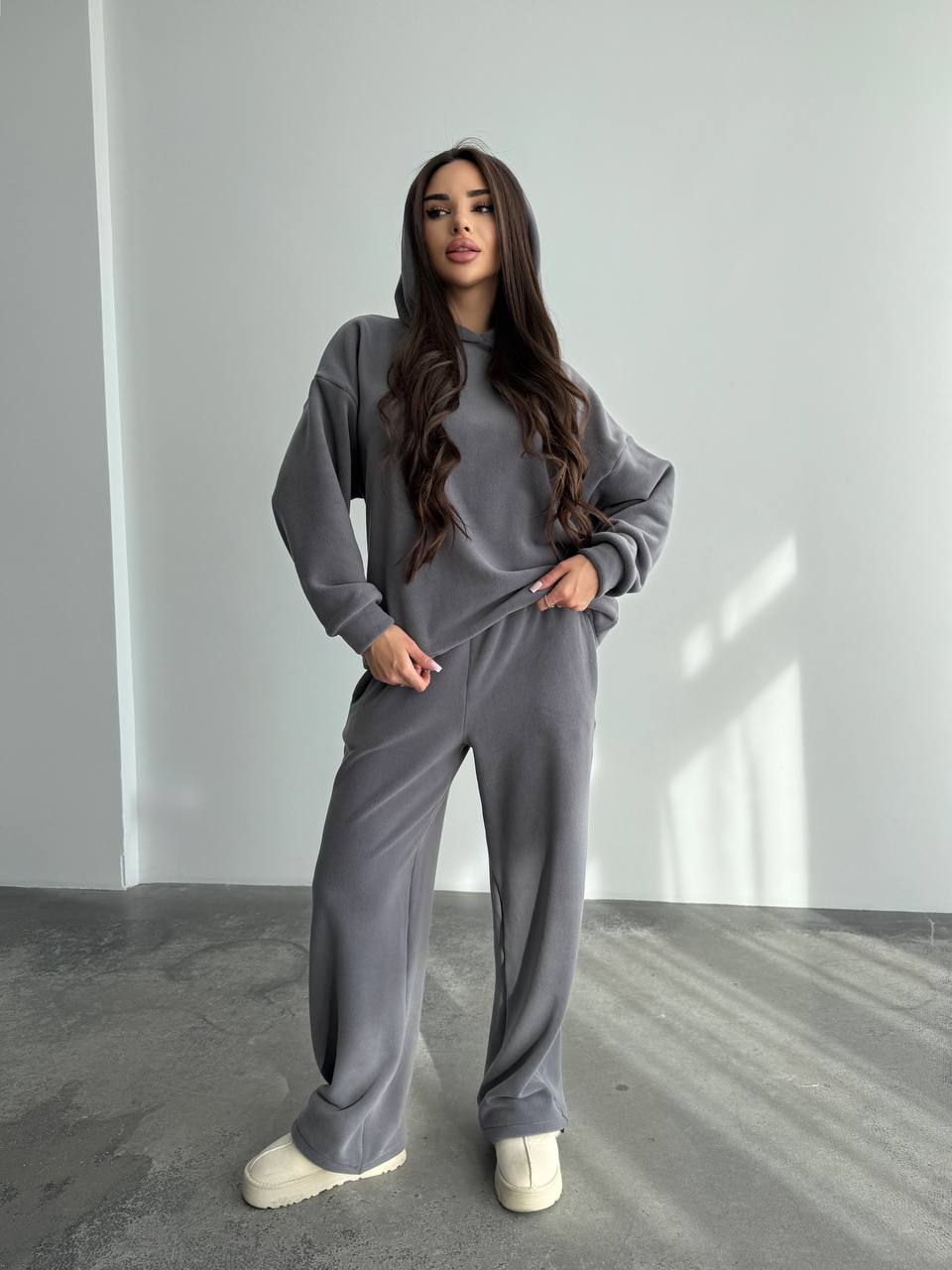 Жіночий костюм iз плюшевого флісу сiрого кольору 35720