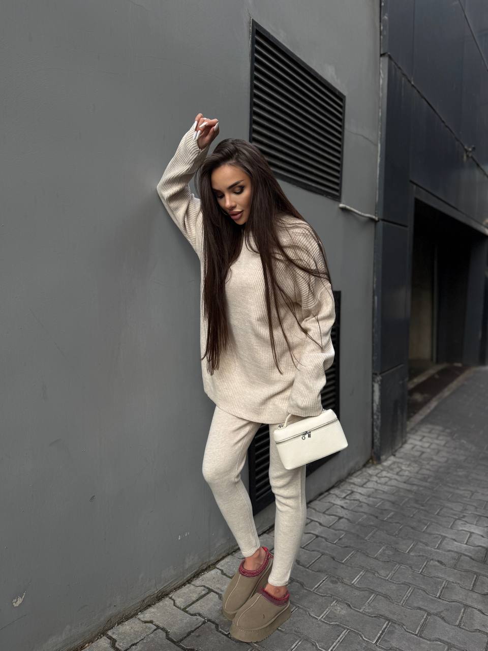 Женский костюм свитер+лосины бежевого цвета 34770