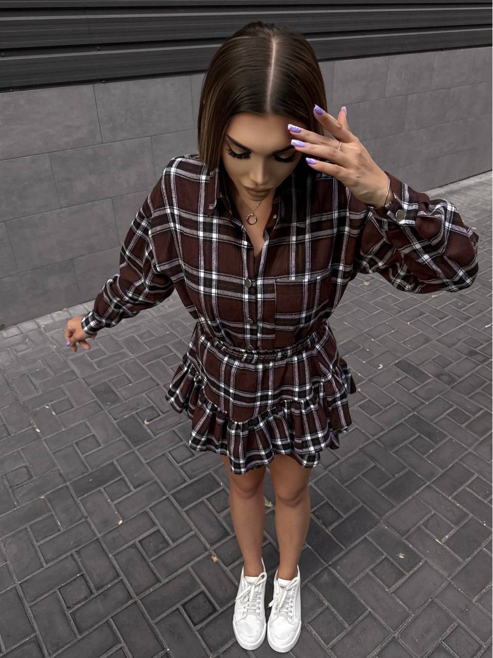 Жіночий костюм зі спідницею в клітку коричневого кольору 34044