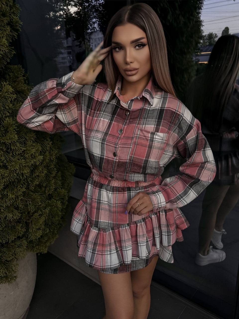 Жіночий костюм зі спідницею в клітку пудрового кольору 34049