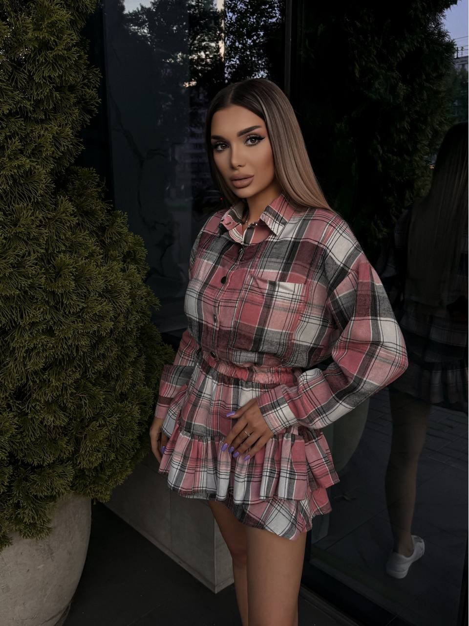 Жіночий костюм зі спідницею в клітку пудрового кольору 34049