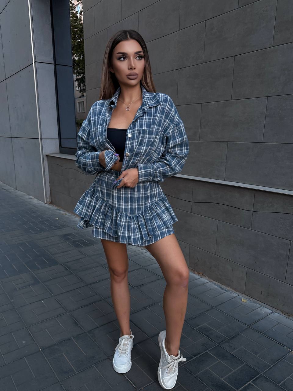 Жіночий костюм зі спідницею в клітку синього кольору 34048