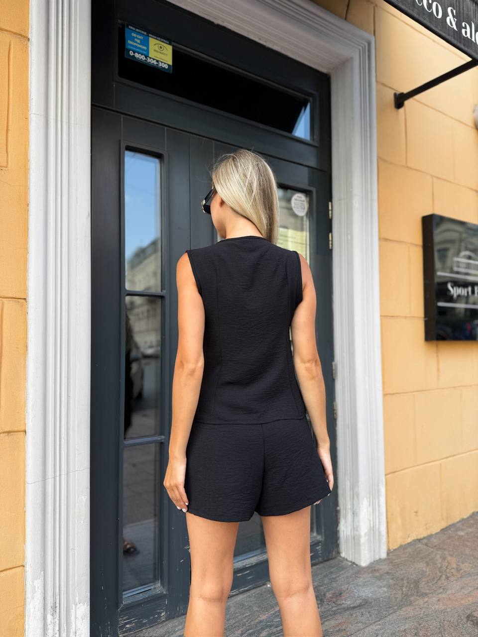 Жіночий легкий костюм чорного кольору 33909