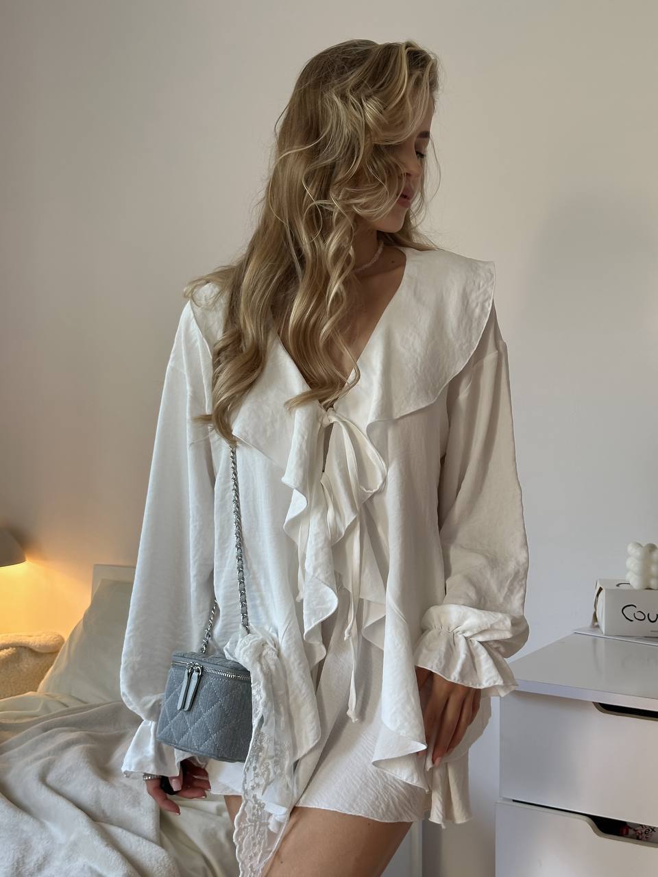 Жіночий легкий костюм (сорочка+шорти) з рюшами молочного кольору 34116