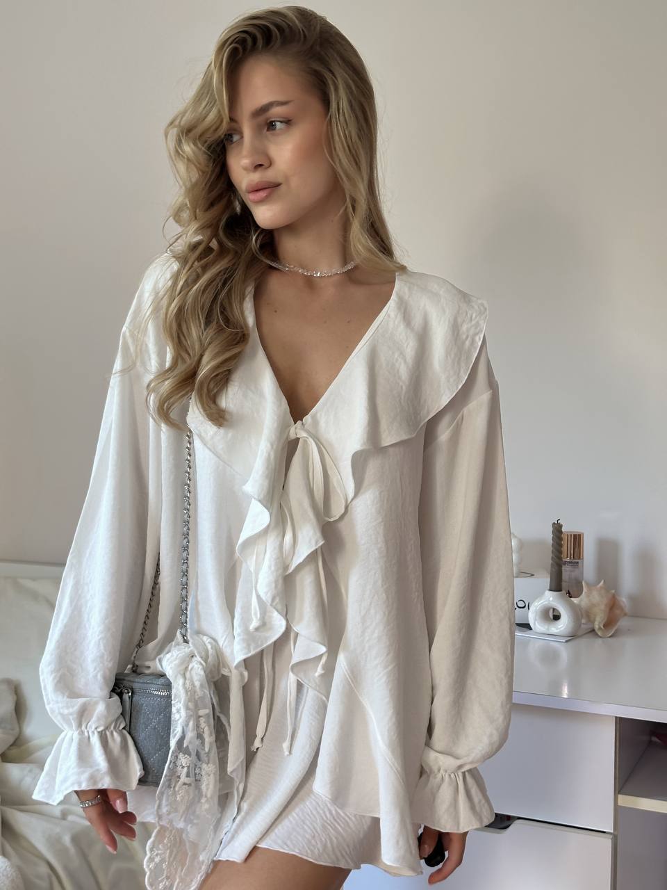 Жіночий легкий костюм (сорочка+шорти) з рюшами молочного кольору 34116