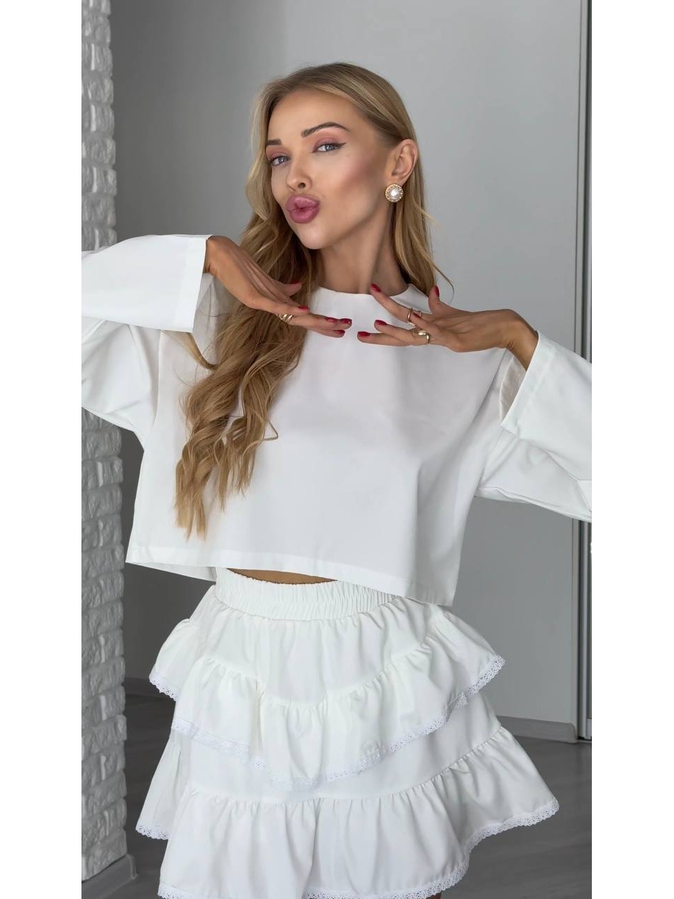 Жiночiй легкий костюм зi спiдницею-шортами молочного кольору 34286