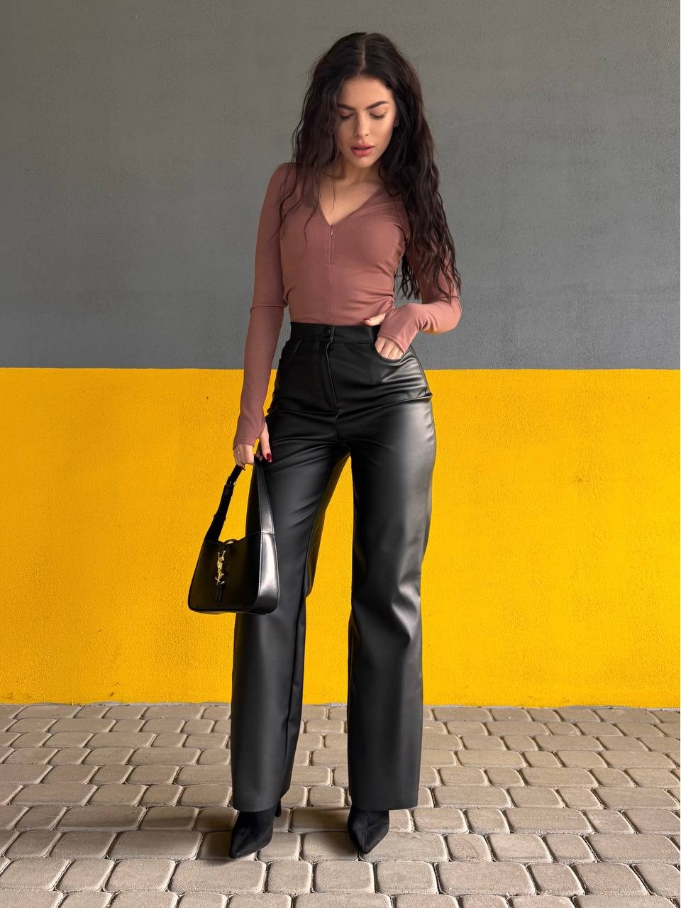 Женский легкий лонгслив кофейного цвета 35450