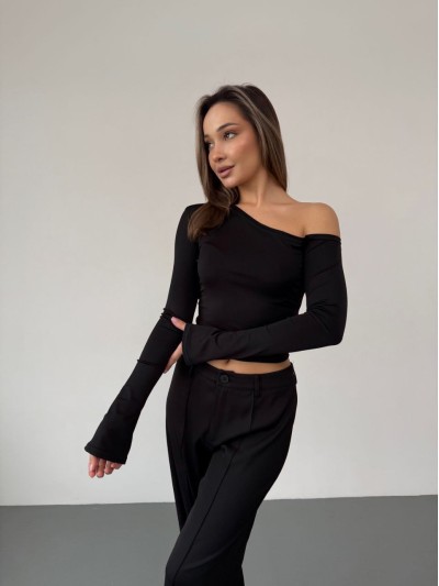 Жіночий легкий лонгслів на одне плече чорного кольору 35846