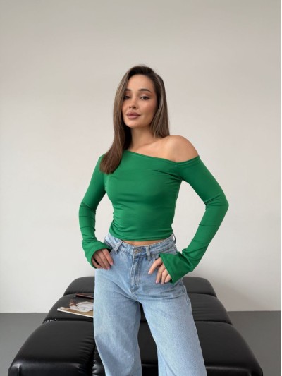Жіночий легкий лонгслів на одне плече зеленого кольору 35848