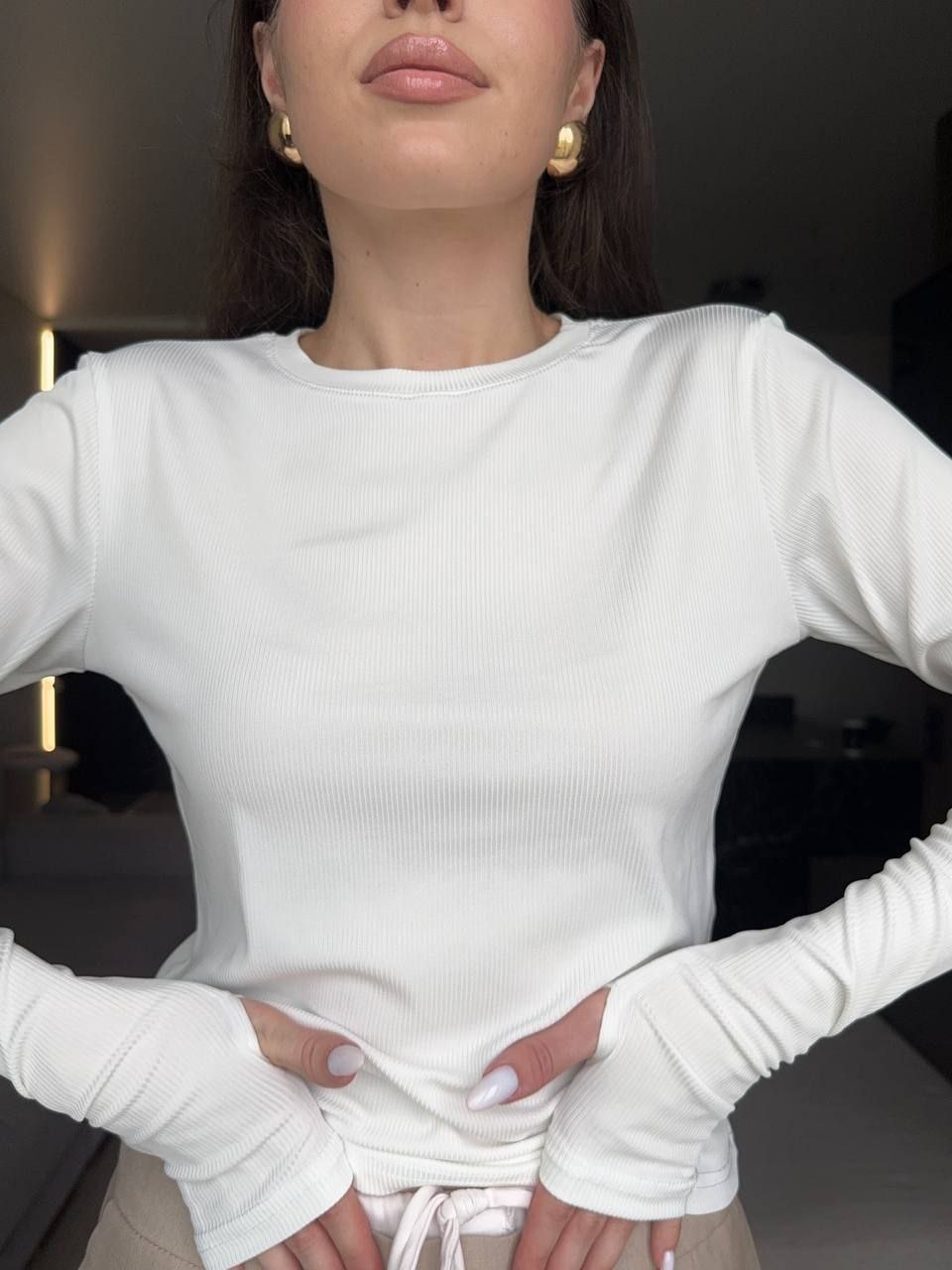 Женский легкий лонгслив в рубчик молочного цвета 35671