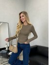 Жіночий лонгслів кавового кольору 34598