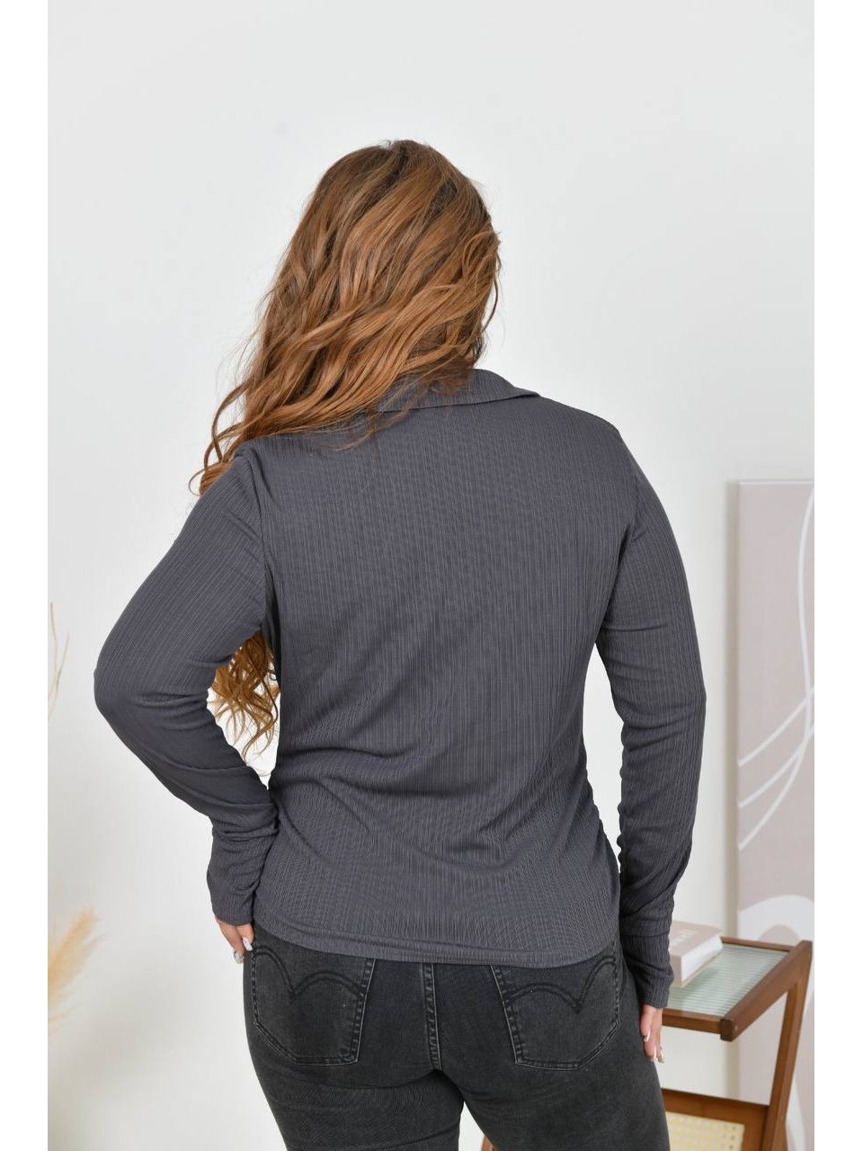 Женский лонгслив с воротником графитового цвета 35232