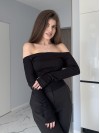 Жіночий лонгслів з вiдкритими плечима чорного кольору 35508