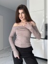 Женский лонгслив с открытыми плечами кофейного цвета 35507