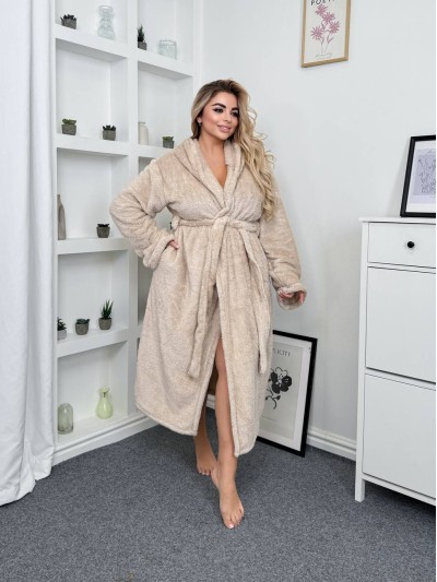 Женский махровый халат с капюшоном бежевого цвета 35282