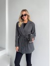 Женский пиджак с плечиками серого цвета 35222