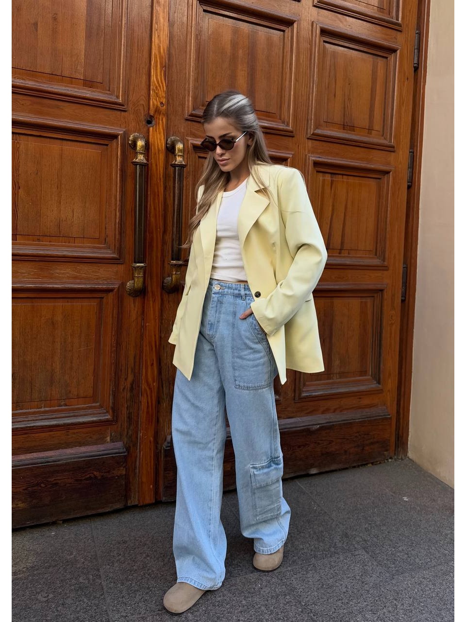 Жіночий піджак з поясом жовтого кольору 34649