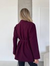 Женский удлиненный пиджак с поясом бордового цвета 34123