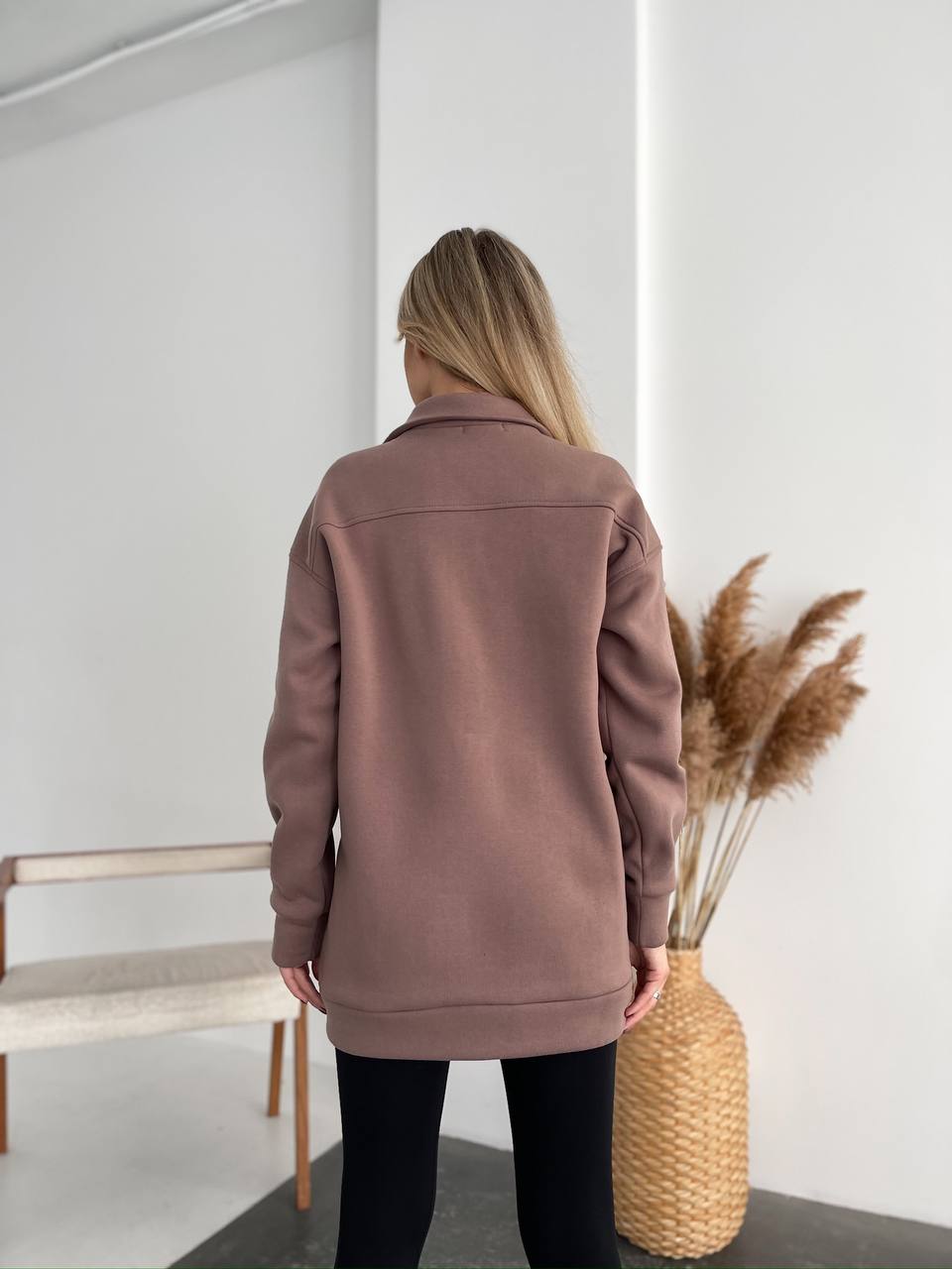 Жіночий подовжений світшот на флiсi кавового кольору 35054