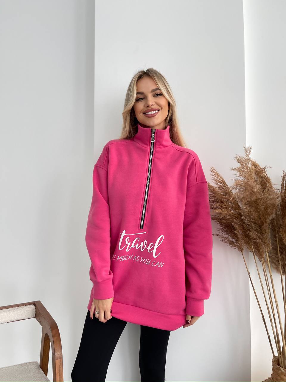 Жіночий подовжений світшот на флiсi малинового кольору 35055