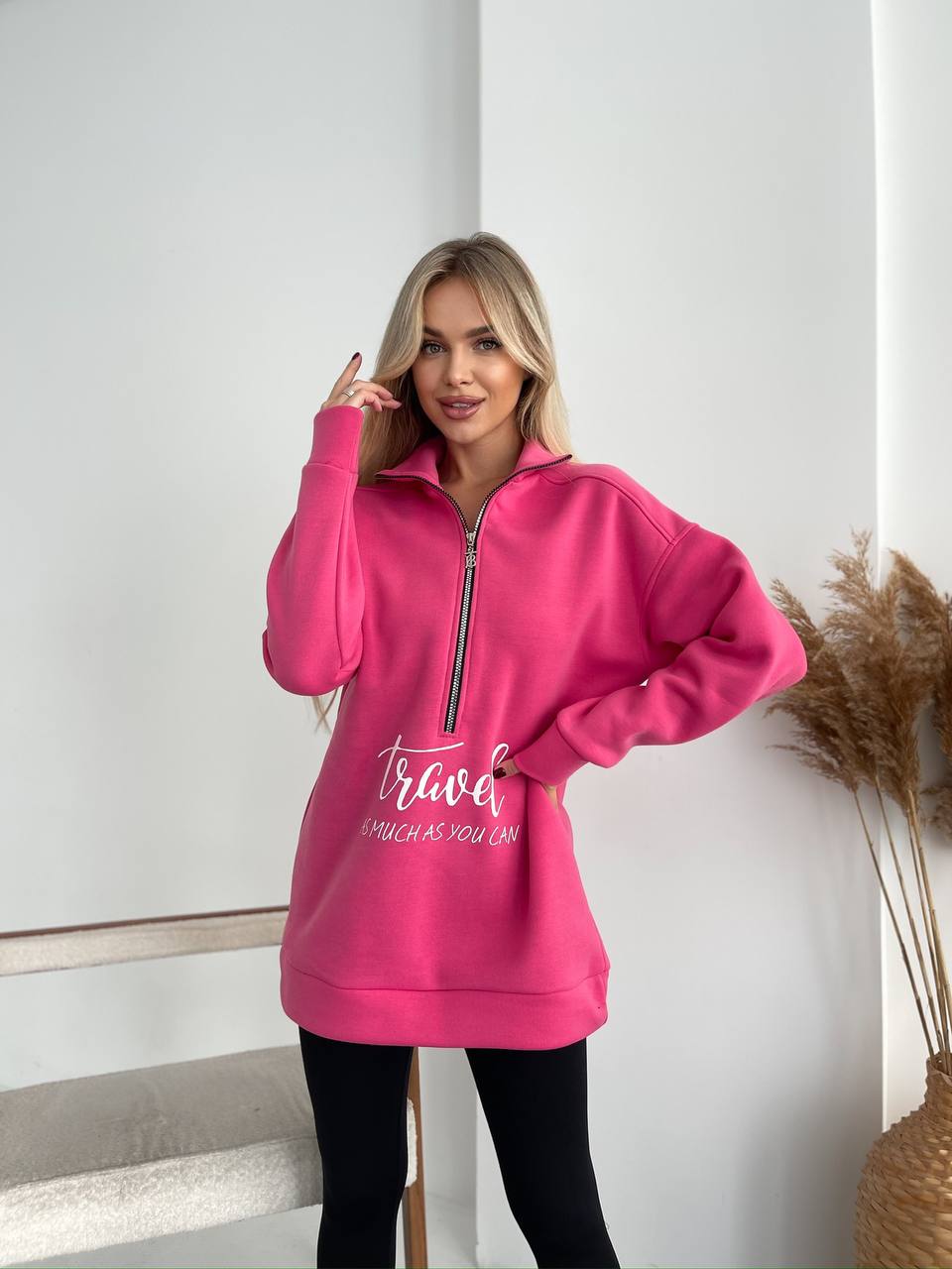 Жіночий подовжений світшот на флiсi малинового кольору 35055