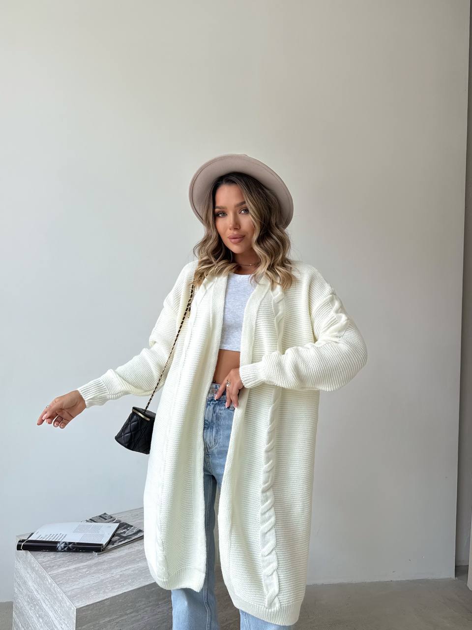 Женский удлиненный кардиган молочного цвета 34291