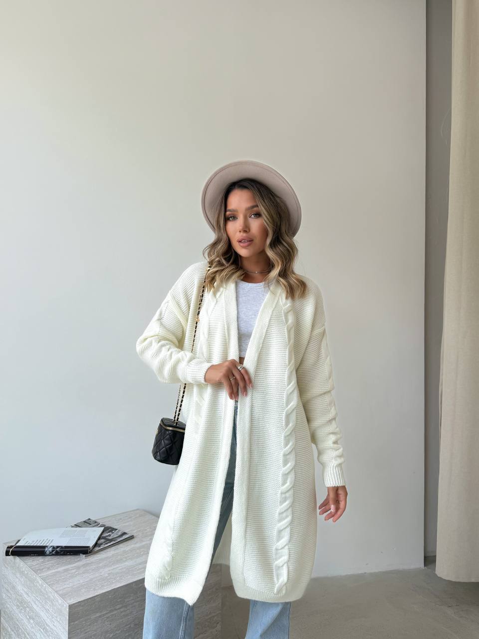 Женский удлиненный кардиган молочного цвета 34291