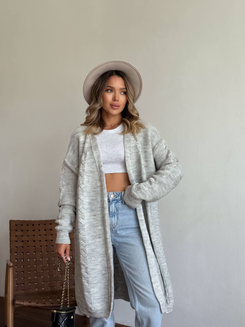 Женский удлиненный кардиган серого цвета 34287