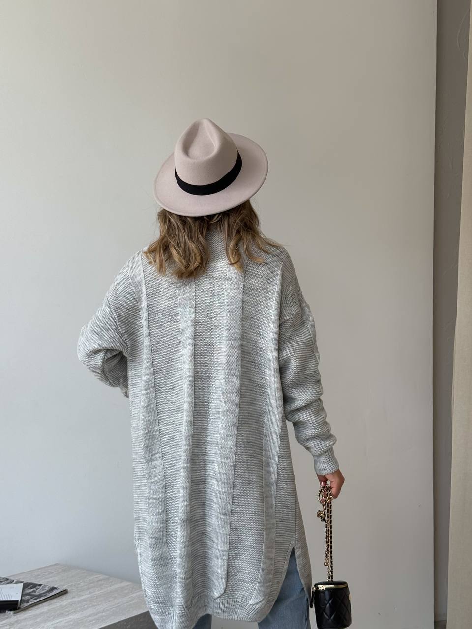 Женский удлиненный кардиган серого цвета 34287