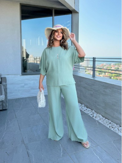 Жіночий прогулянковий костюм оливкового кольору 33571