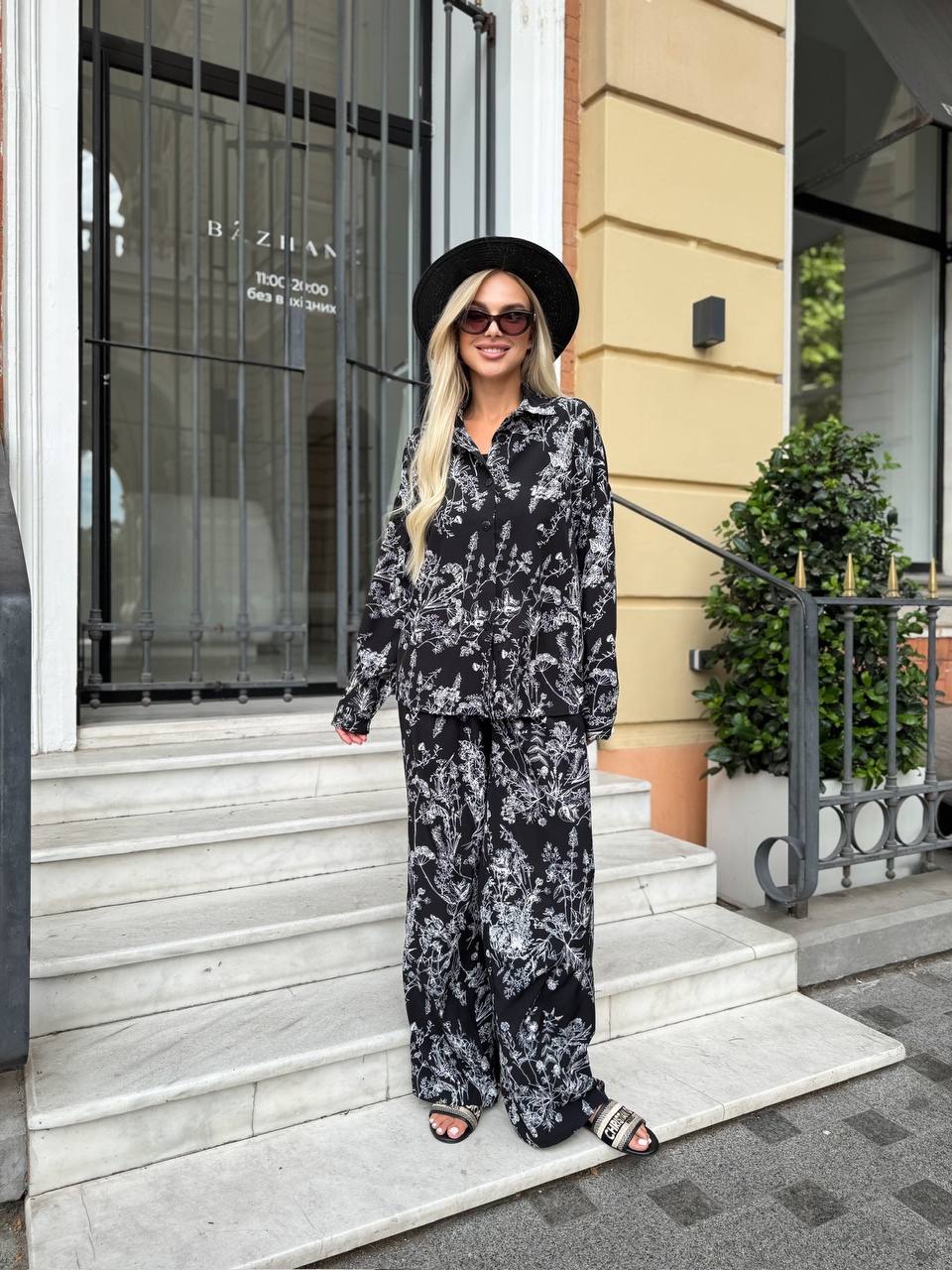 Жіночий прогулянковий костюм чорного кольору 33763