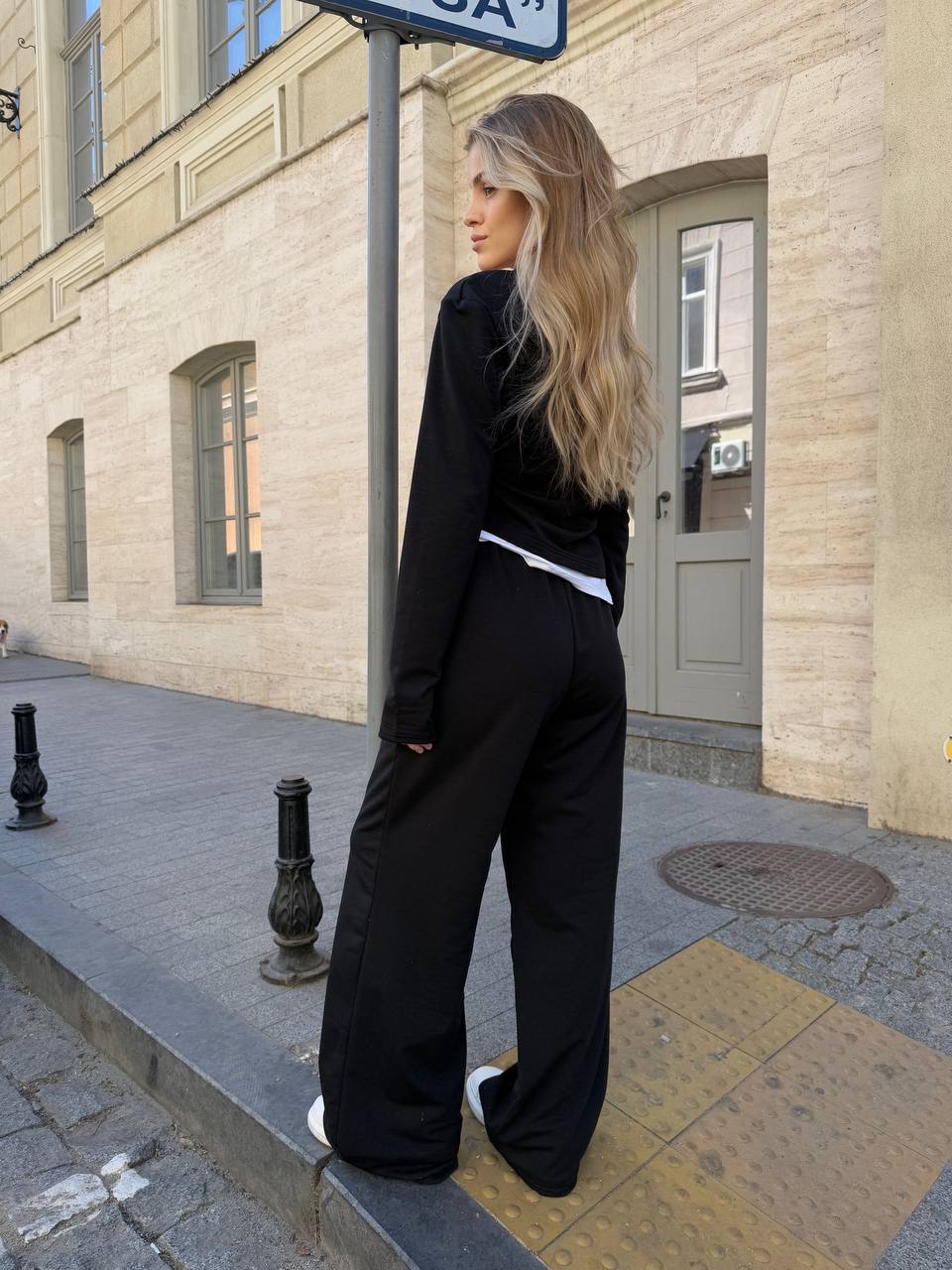 Жіночий прогулянковий костюм чорного кольору 34525