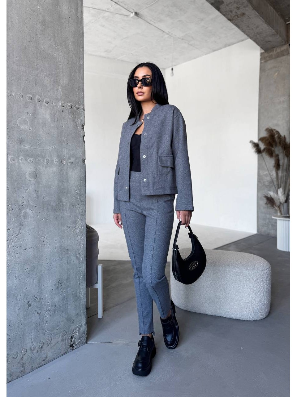 Жiночiй прогулянковий костюм графiтового кольору 34611