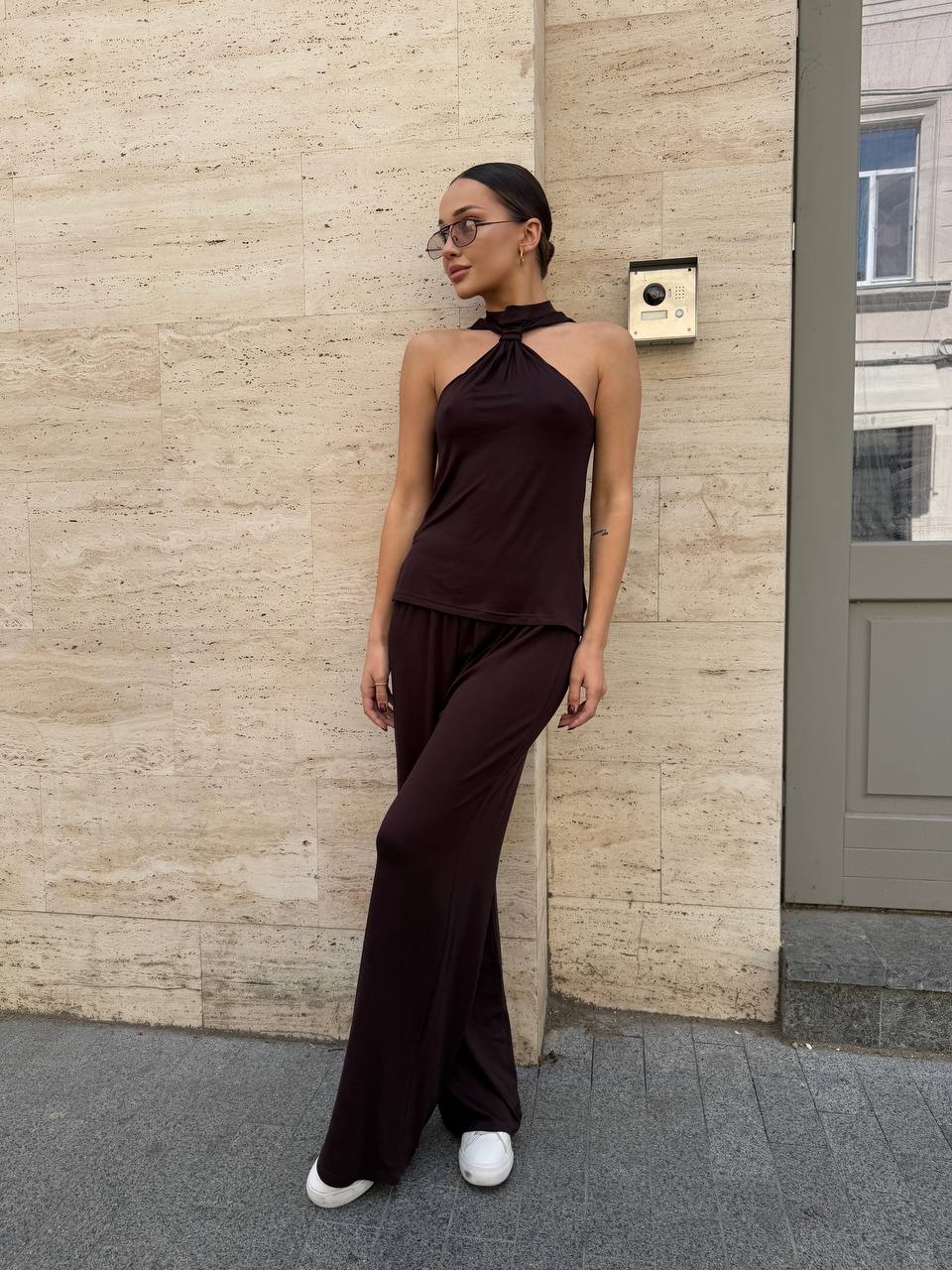 Жiночiй прогулянковий костюм коричневого кольору 33607