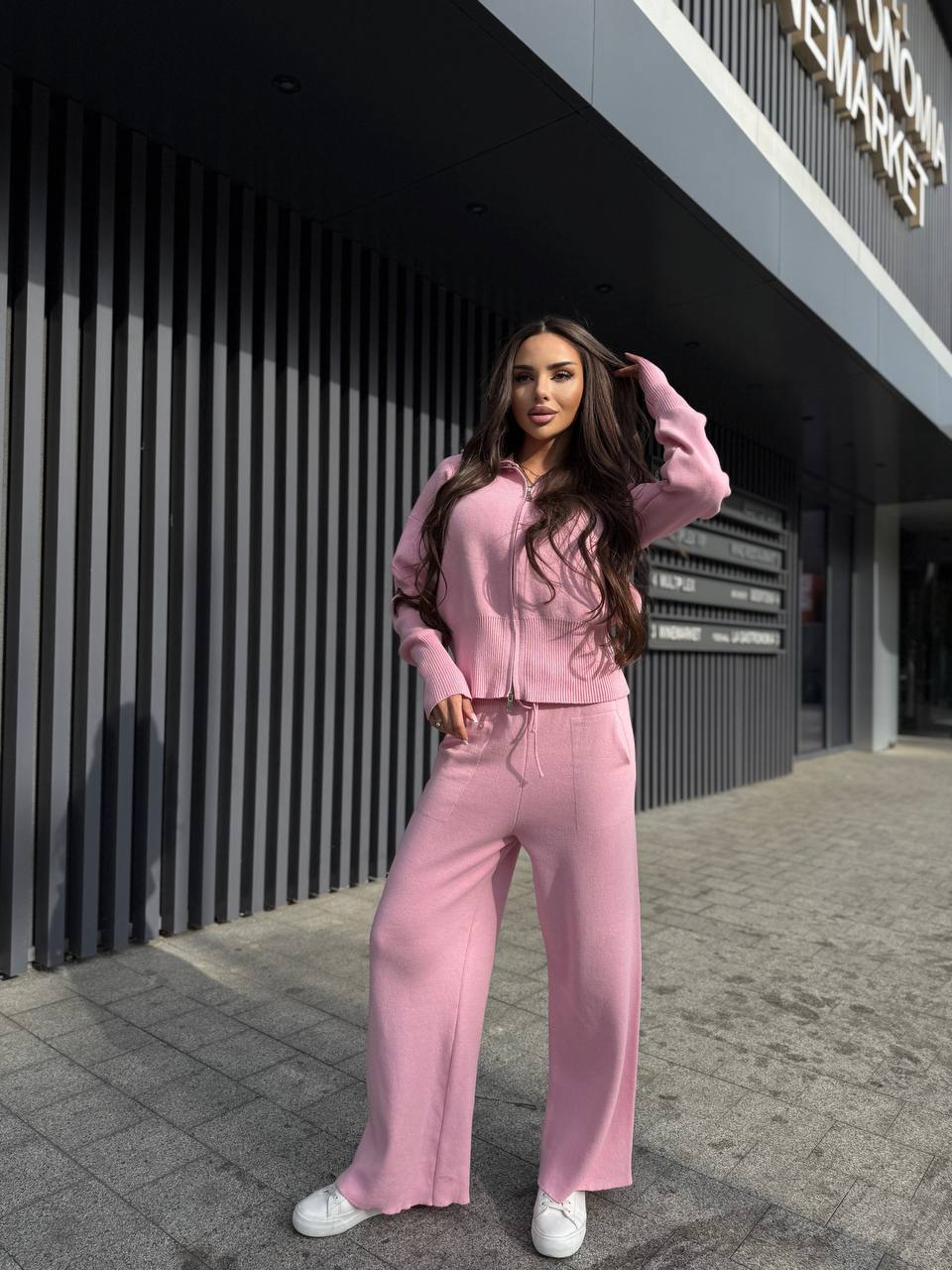 Женский прогулочный костюм розового цвета 35689