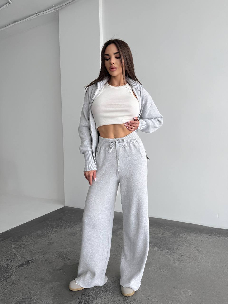 Жiночий прогулянковий костюм сiрого кольору 35954